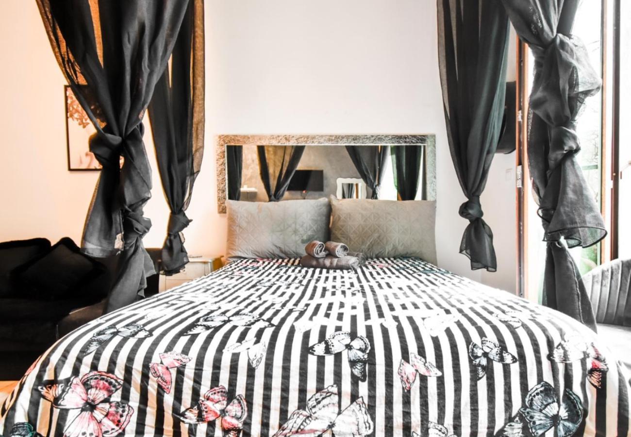 Dietro L Angolo, 2 Bath Apartment Sofia Bagian luar foto