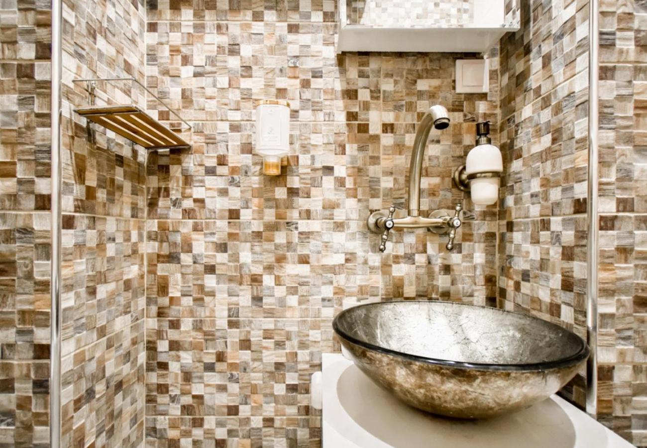 Dietro L Angolo, 2 Bath Apartment Sofia Bagian luar foto